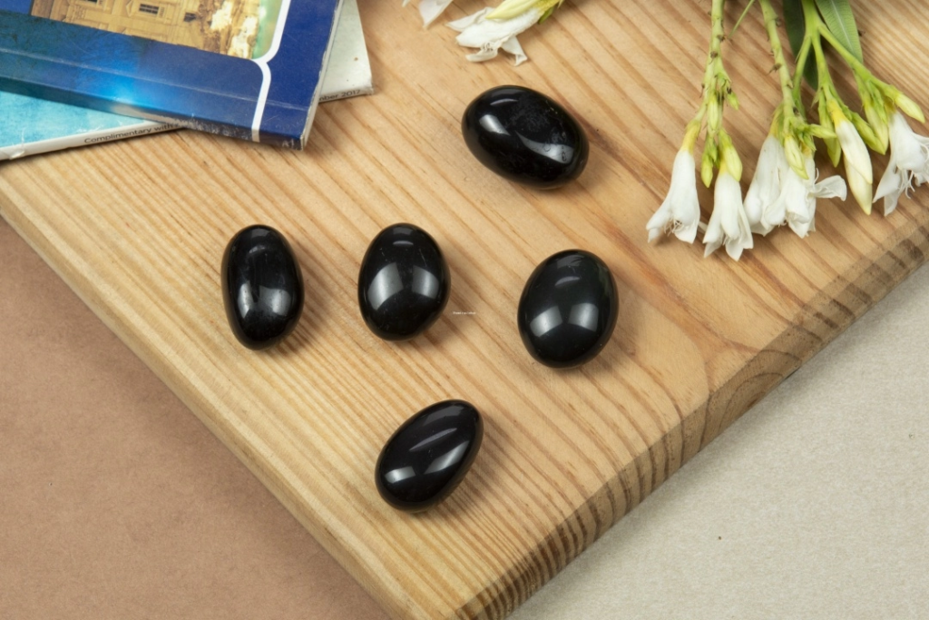 black tourmaline stone for energy cleansing