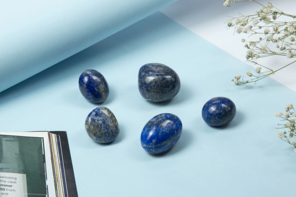 Lapis lazuli crystals 