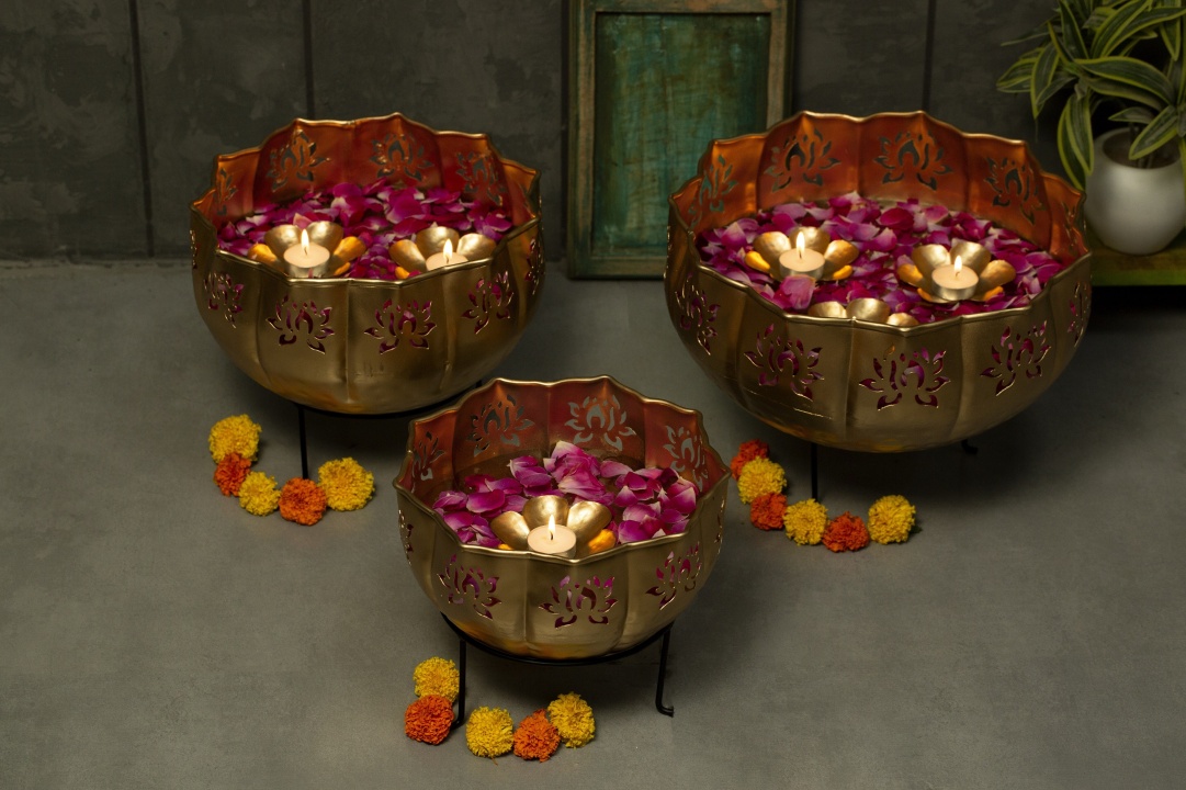 3 Pieces Urli Bowl Set With 6 tealight holder and stand