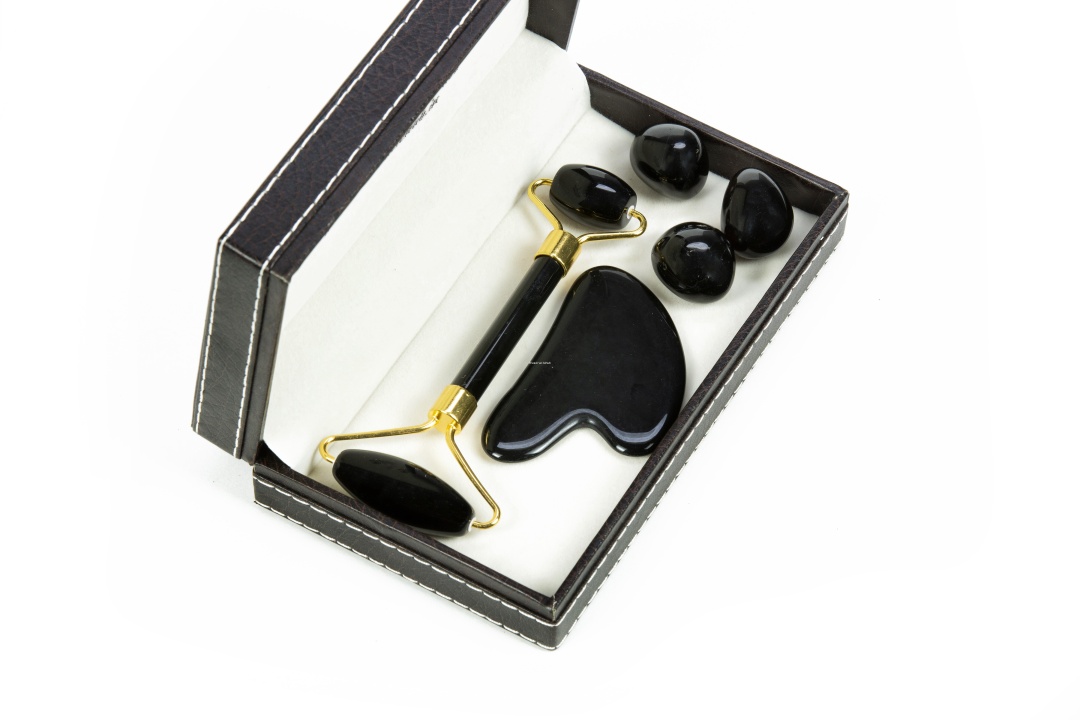 Black Tourmaline Gua Sha and Face Roller Miracle Tumble Set