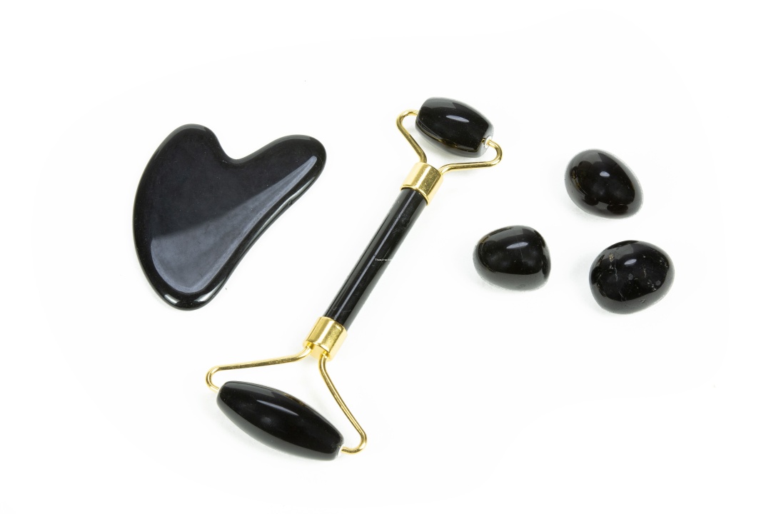 Black Tourmaline Gua Sha and Face Roller Miracle Tumble Set