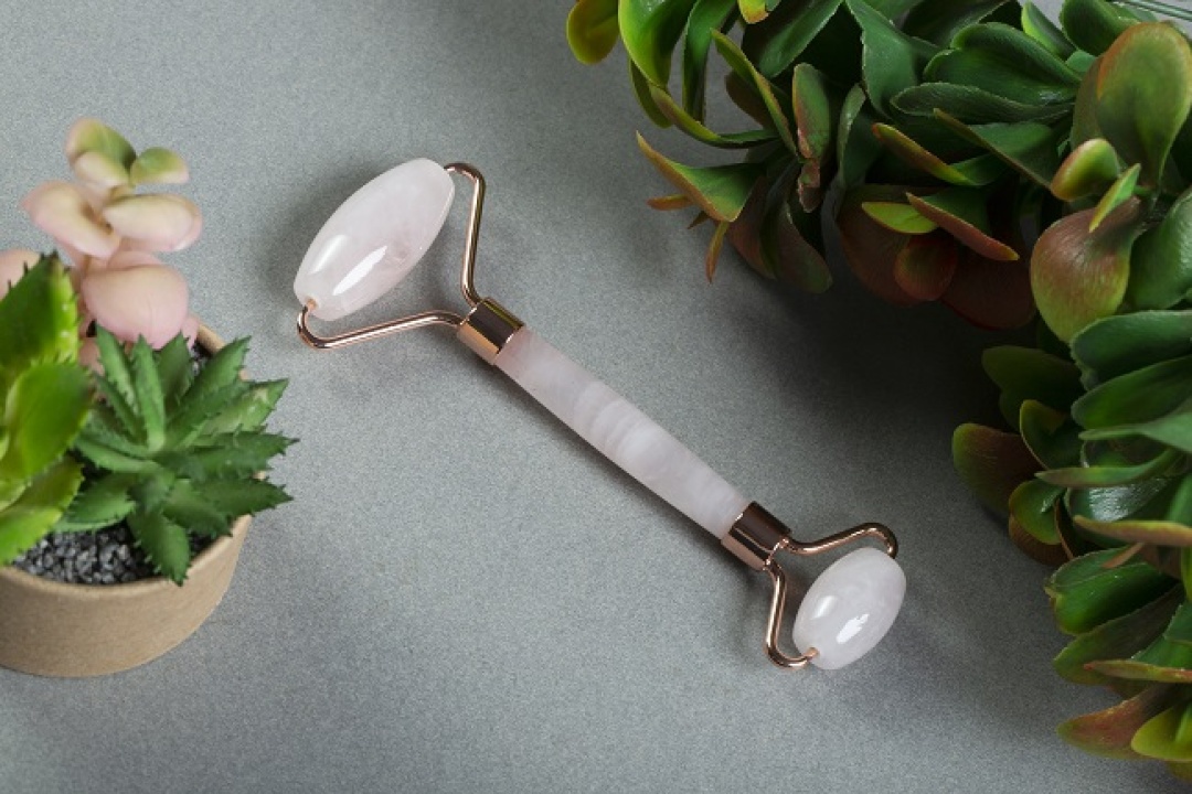 Rose Quartz Miracle Face Roller
